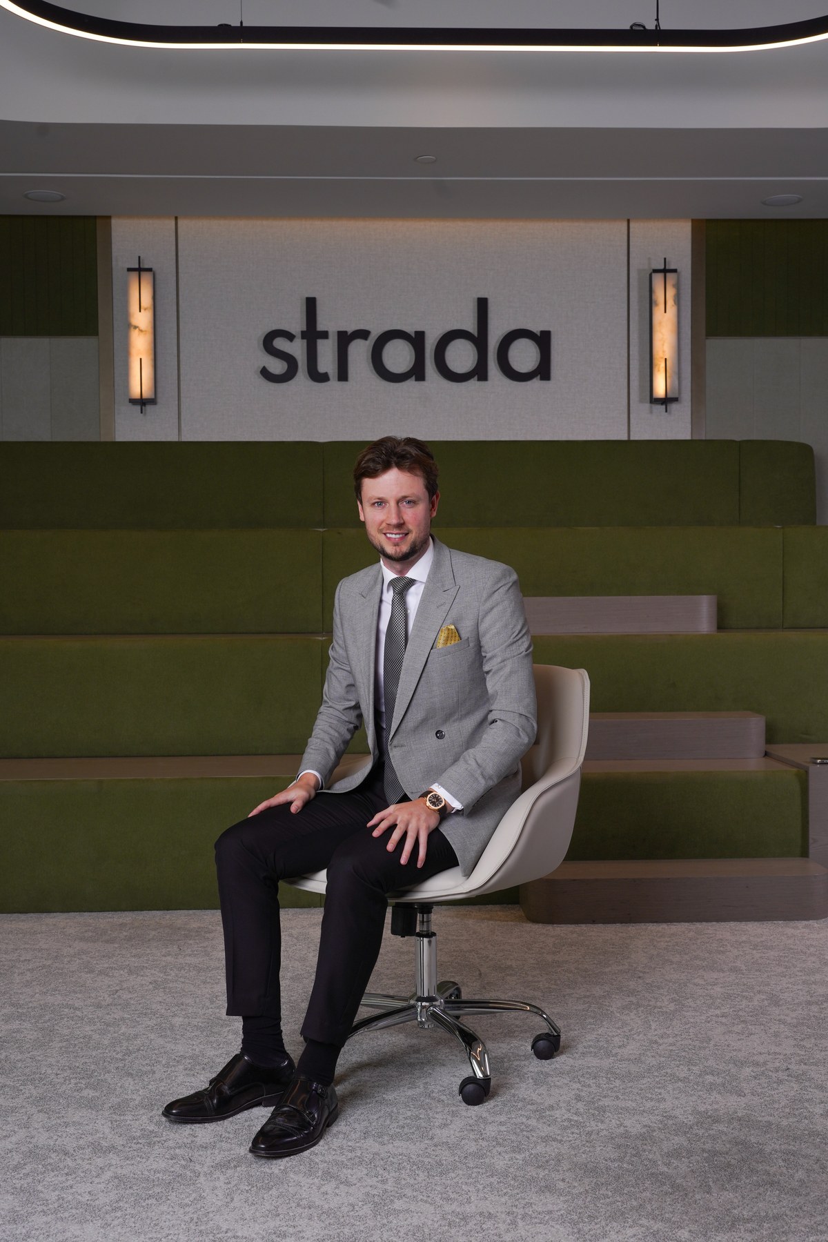 andrew johnston — real estate investment advisor, dubai